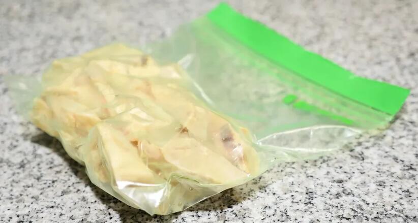 Use this hack to 'vacuum seal' any freezer bag